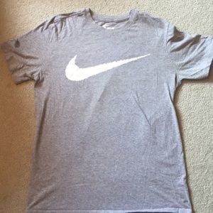 Men’s Nike T-Shirt Gray